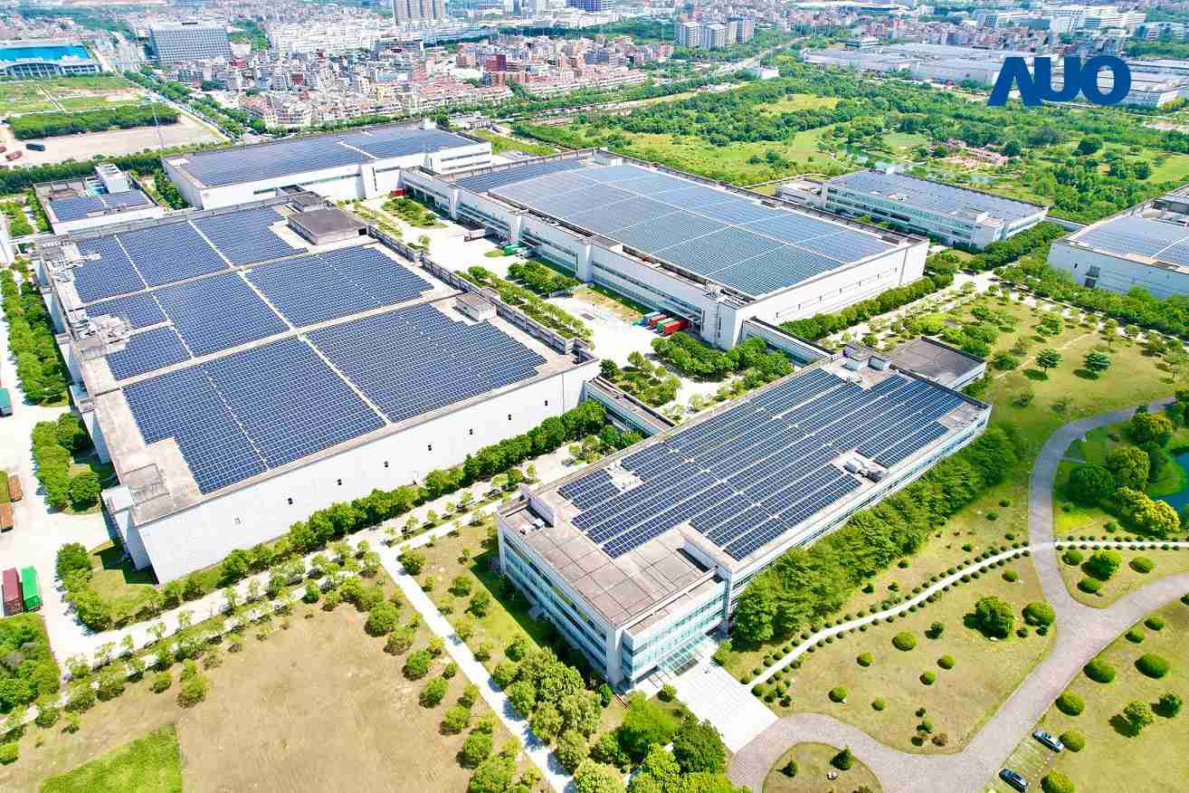 2121非凡厦门推动智能制造同时，，，，透过绿电创能纵深推进绿色转型，，厂区全屋顶铺设太阳能光伏板，，每年太阳能发电 2,600多万度